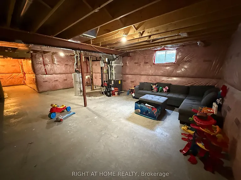 133 Templewood Dr — Photo 16
