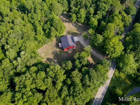 7457 E Usborne Rd, Freeport, MI 49325