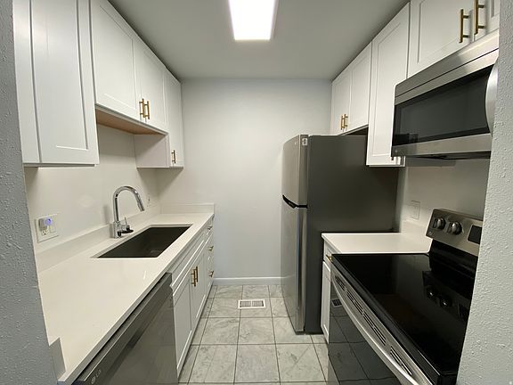 3rd image of 425 S 900 E
