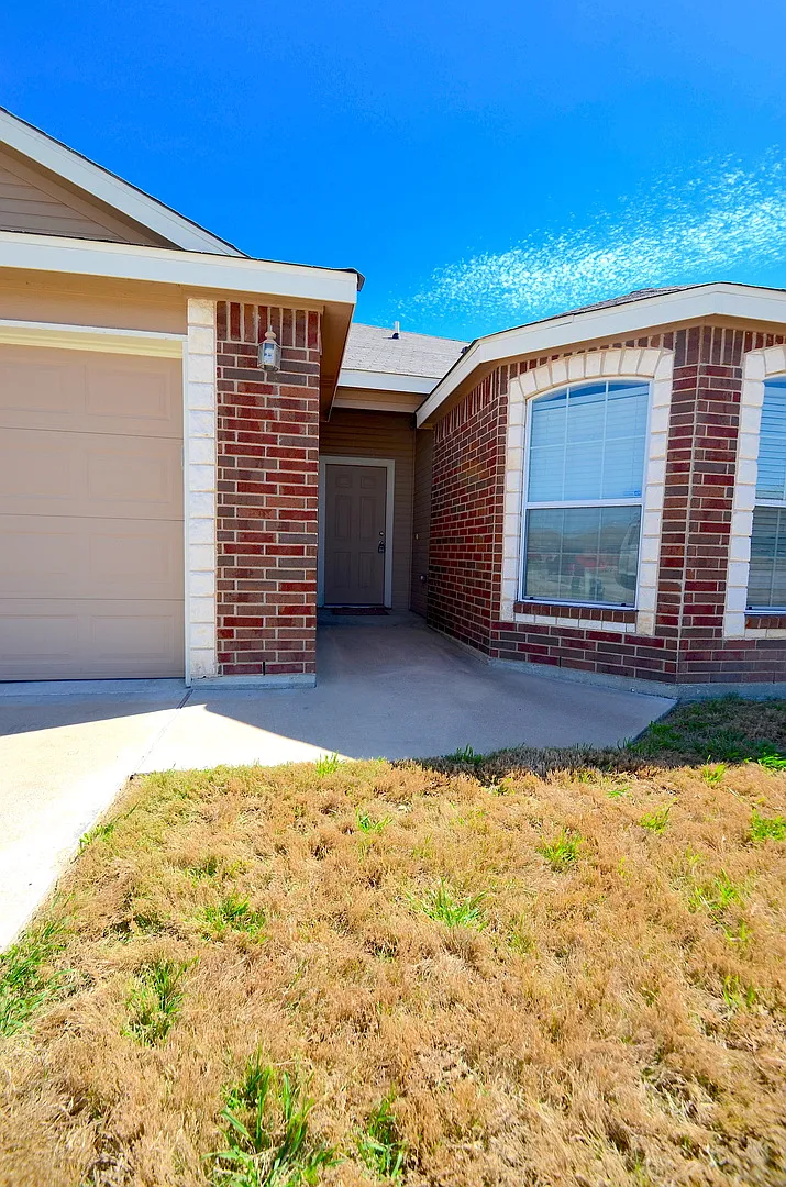 Gorgeous 4 Bed/2 Bath Home In House Creek!! — Photo 4