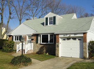 93 Lawrence St, Farmingdale, NY 11735