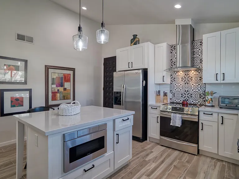 5519 N 71st Pl — Photo 4