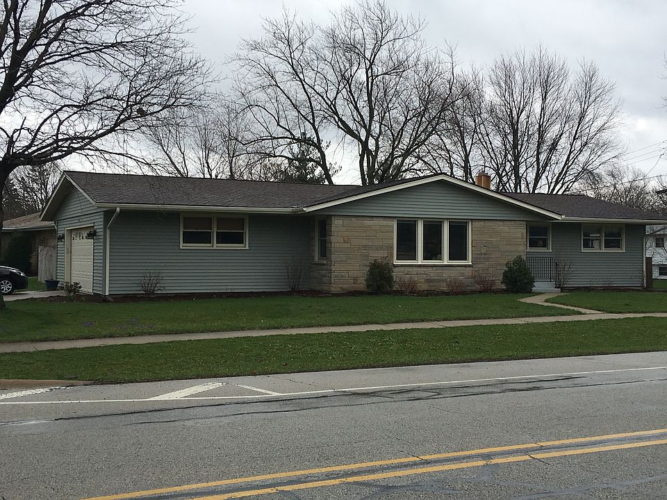 Nice corner lot