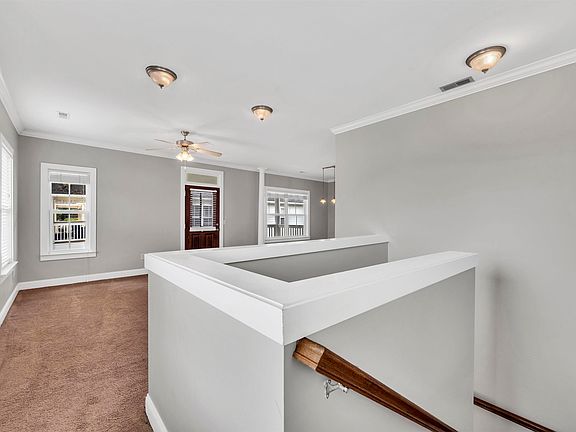 3rd image of 16B Oakhurst Ave