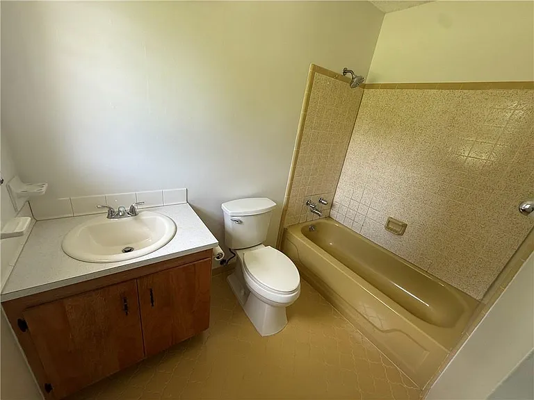 7662 Simmons Dr — Photo 14