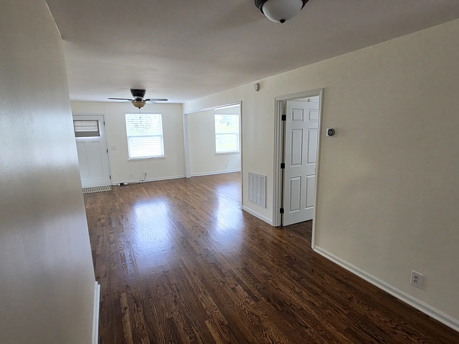 3 bed, 1320 sqft, $2,450 — Photo 2