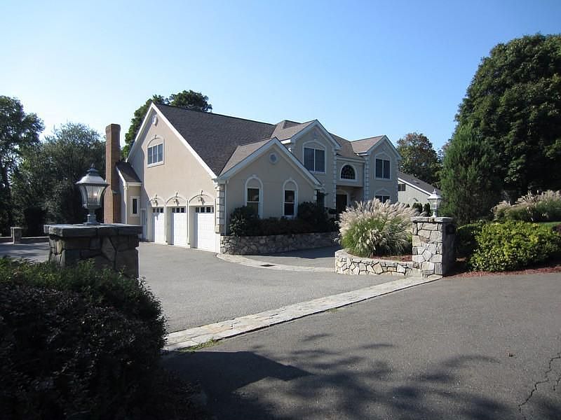 Beautiful Custom Built Colonial
