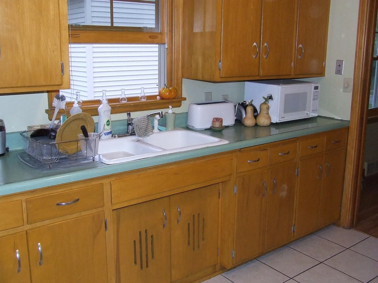 3 bed, 2100 sqft, $2,400 — Photo 3