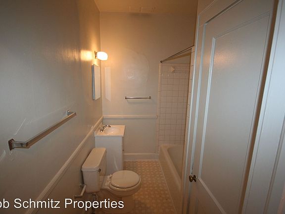 5th image of 1118 Clarendon St #A
