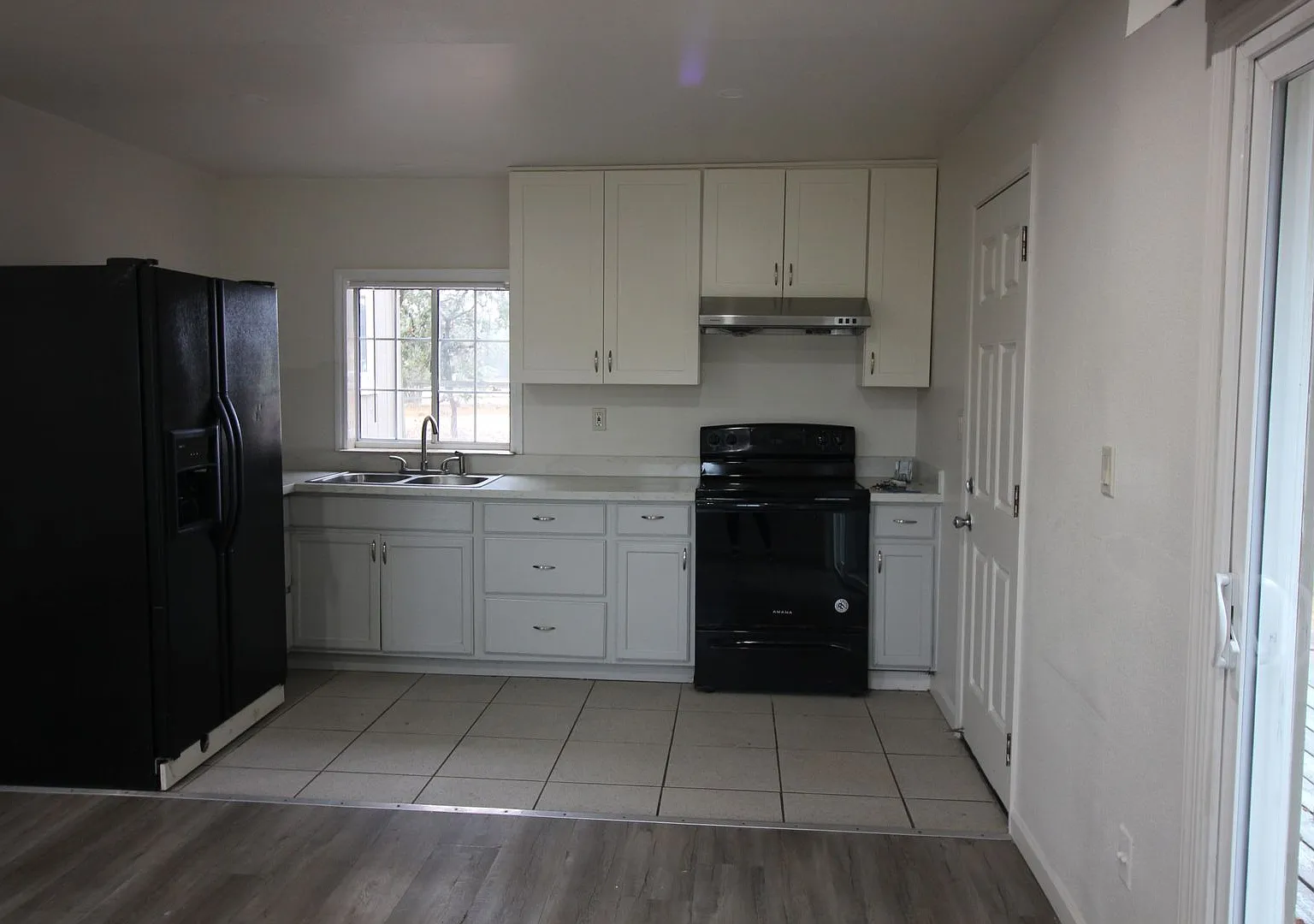 672 Irwin Lane — Photo 3