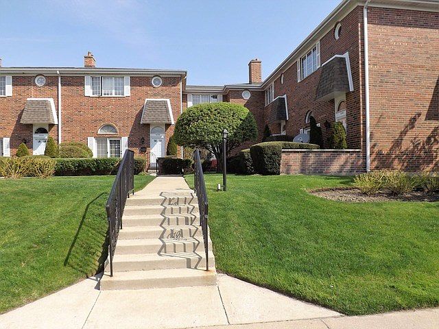 1st image of 4244 W Touhy Ave