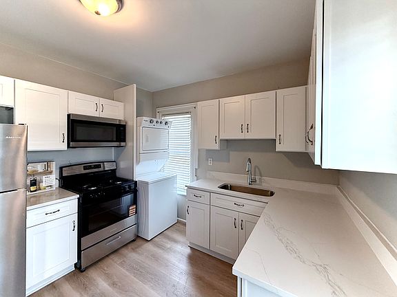 2nd image of 212 Elgin Ave Floor 2