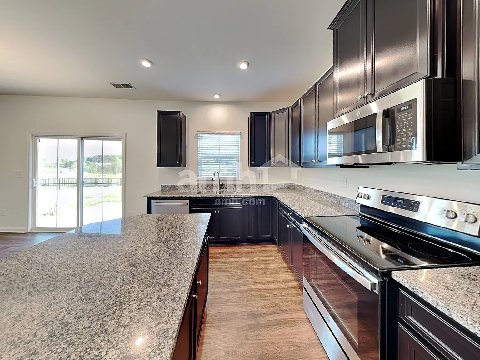 3 bed, 2.5 bath, 1953 sqft, $2,380 — Photo 4