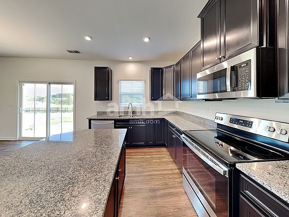 4th image of 548 Larragan Dr