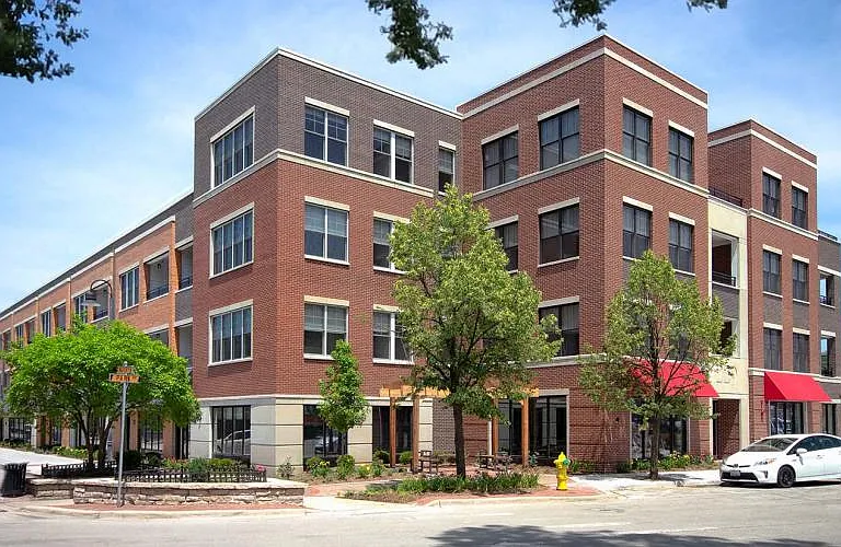 HIGHPOINT Clarendon Hills — Photo 1