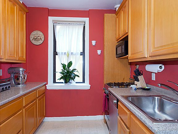 5th image of 74 W 68th St APT 6D