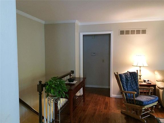 2nd image of 738 N Woodlawn Ave