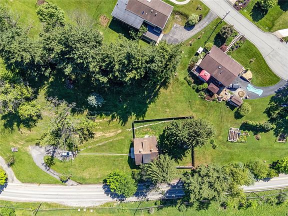 3rd image of 132 Country Club Rd