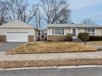 151 Chestnut Hill Ave, Cranston, RI, 02920