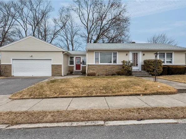 151 Chestnut Hill Ave, Cranston, RI 02920