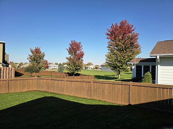 4th image of 115 Stoneybrook Cir SW