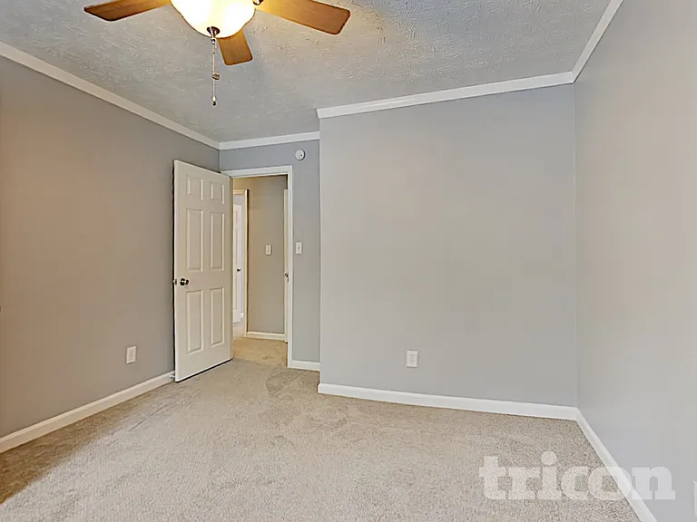 726 Westbury Dr — Photo 31