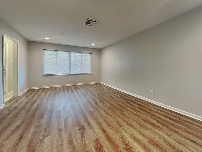 5244 Greene Ave — Photo 7