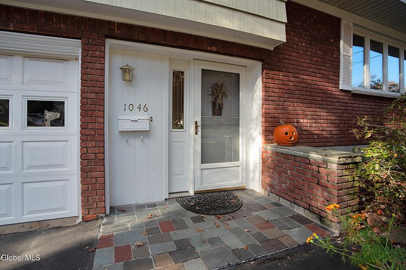 2nd image of 1046 Manas Drive