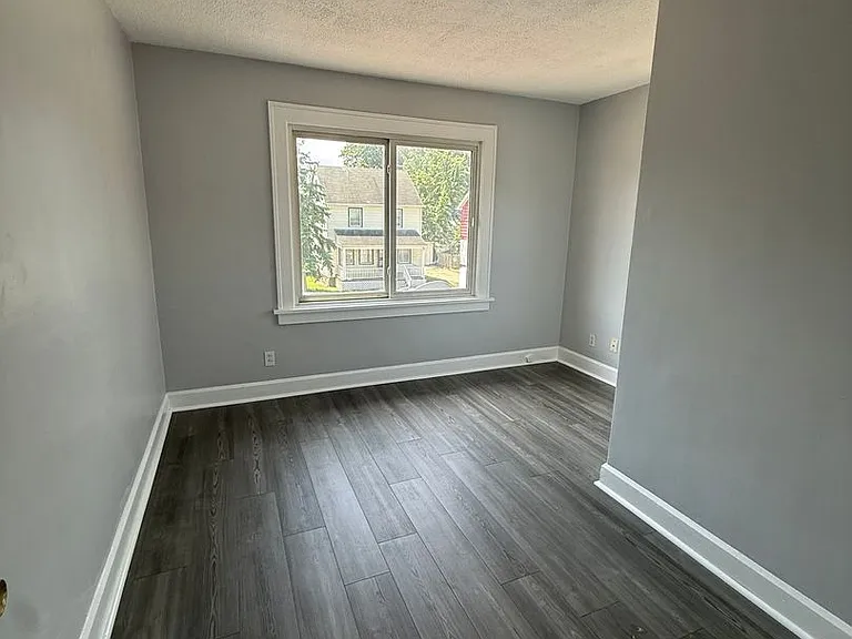 19751 Naumann Ave — Photo 6