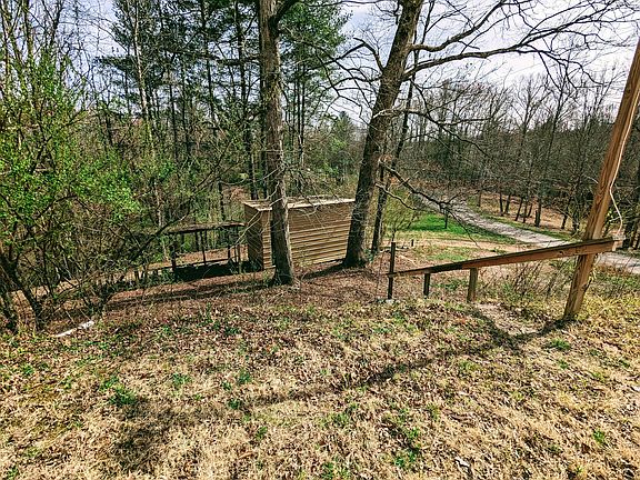 5th image of 109 Lambert Ln