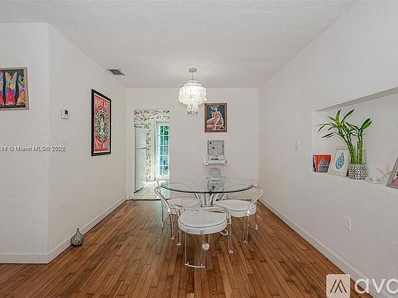5th image of 1836 Roosevelt St