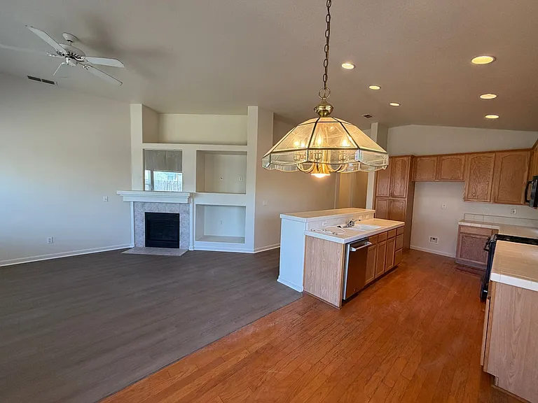 7565 Whitmore St — Photo 23