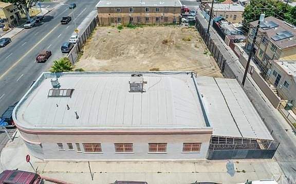 5th image of 8122 Compton Ave