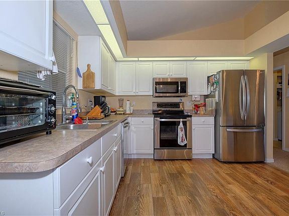 3rd image of 147 NW 6th Pl