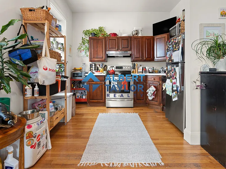 1750 Washington St #10 — Photo 8