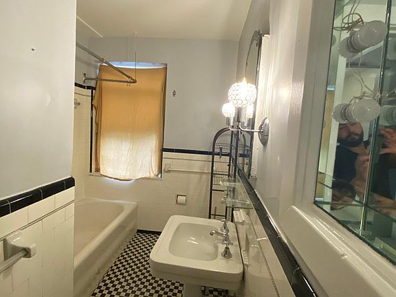 4th image of 1212 Delaware Ave APT A1