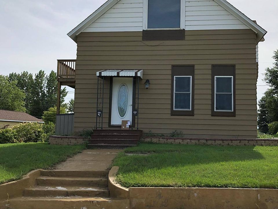 1st image of 915 Water St
