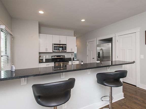 4th image of 214 Copley Ln