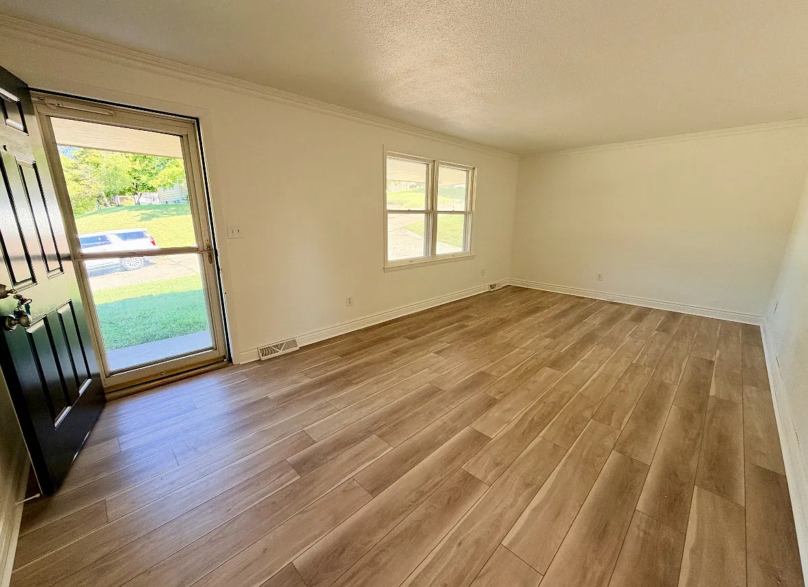 5 bed, 1650 sqft, $1,975 — Photo 4