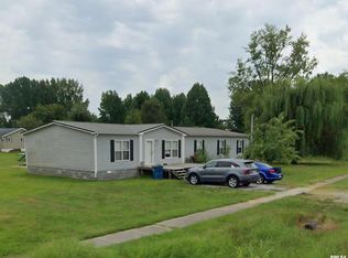 406 S Locust St, Sesser, IL 62884