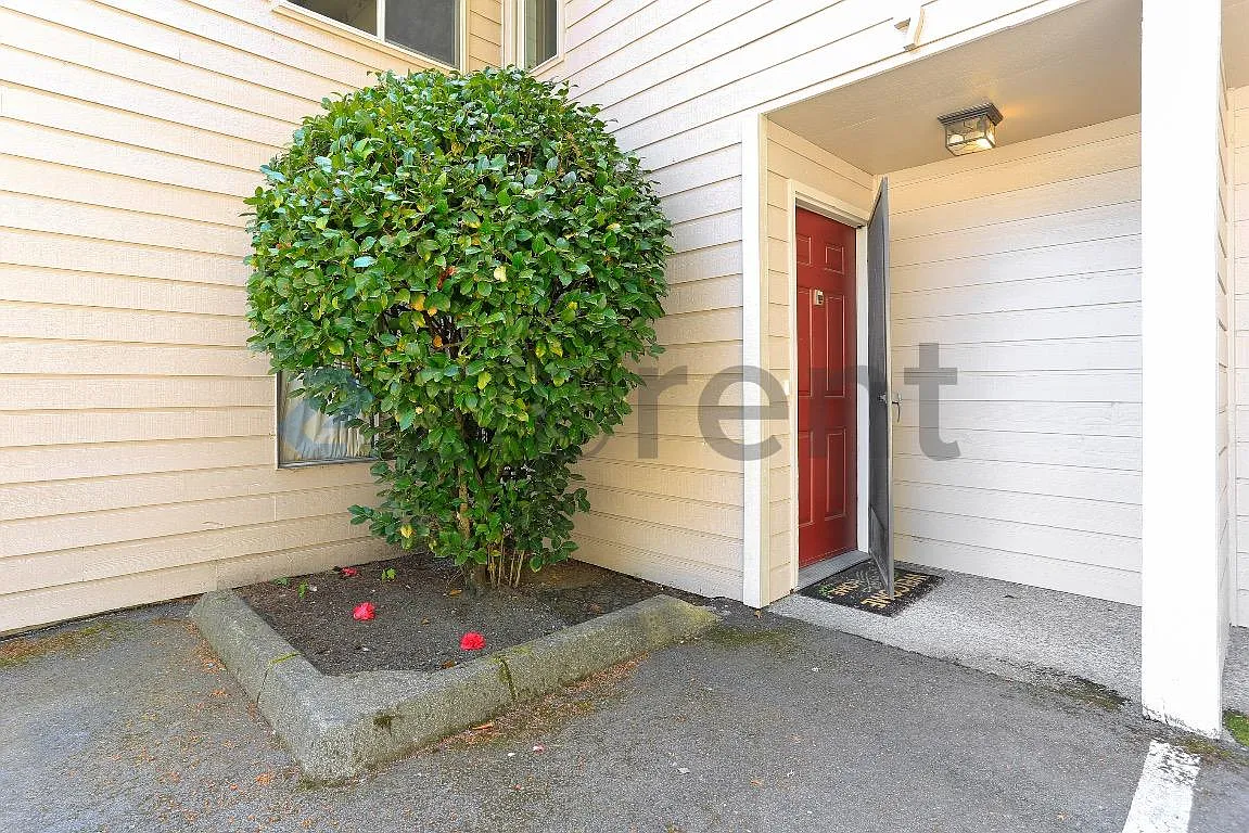 Building Photo - 1555 Union Ave NE #B7