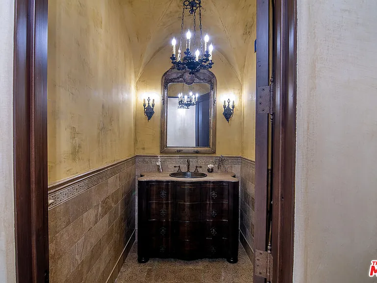 1221 Minorca Dr — Photo 10