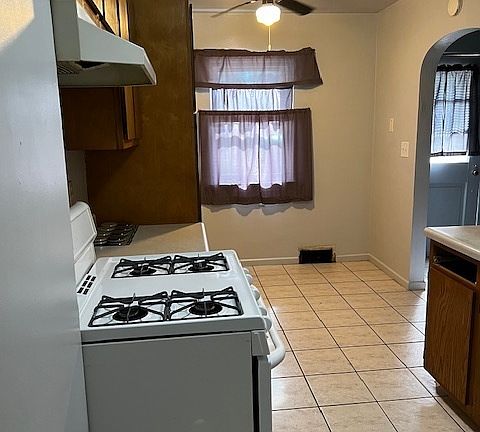 3rd image of 3101 Montrose Ave