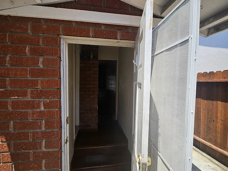 1848 Santa Fe Ave — Photo 3