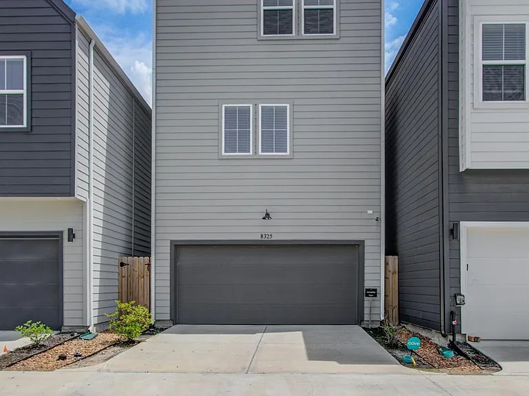 8325 Springwood Creek Ln — Photo 35