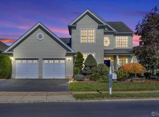 27 Beth Page Dr, Monroe Township, NJ 08831