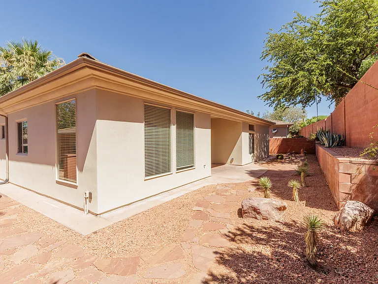 1584 N Raven Ln — Photo 22