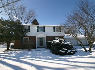 W278N1973 Lakeview Dr, Pewaukee, WI 53072