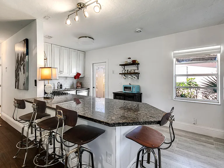 609 S Arnold Ave — Photo 4