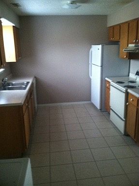 5th image of 1047 W Eagle St